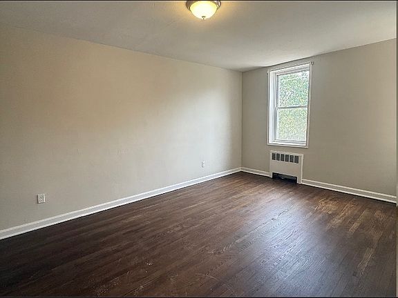 3rd image of 102 Chancellor Ave #B35