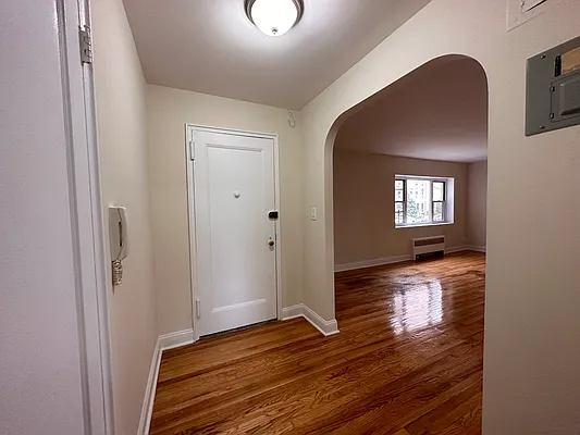 Rented by Karten Real Estate Services LLC | media 10