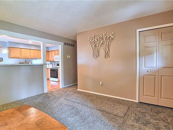 4th image of 47898 Mallard Dr