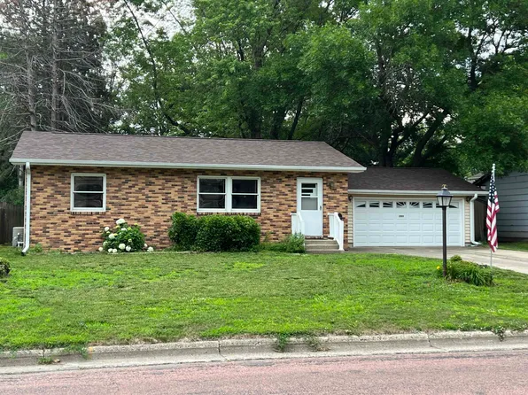 2109 Chicago Ave, Spirit Lake, IA 51360