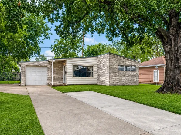 6730 Lodge St, Houston, TX 77092