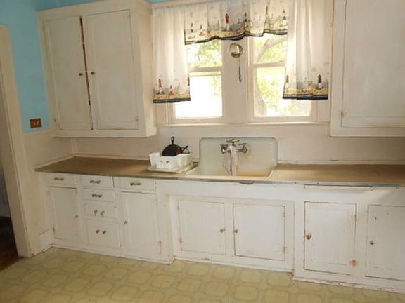 3rd image of 816 E Clark Ave