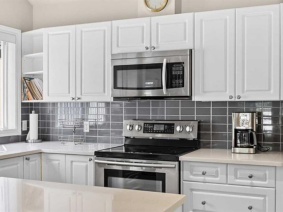 4th image of 405 S 32nd Ave NW #301