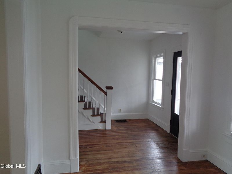 3rd image of 821 Holland Road