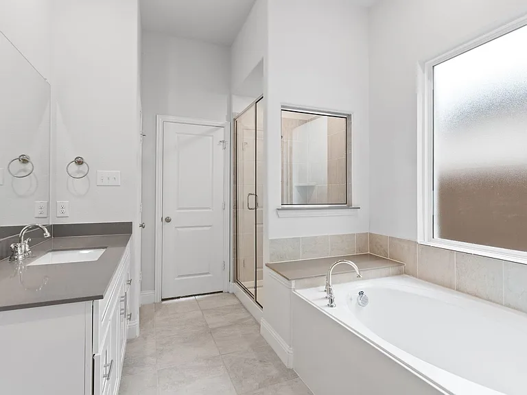 704 Fencerow Trl — Photo 20