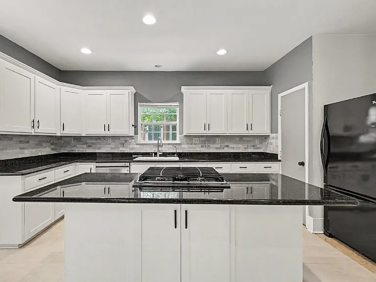 130 Groveland Pl — Photo 6