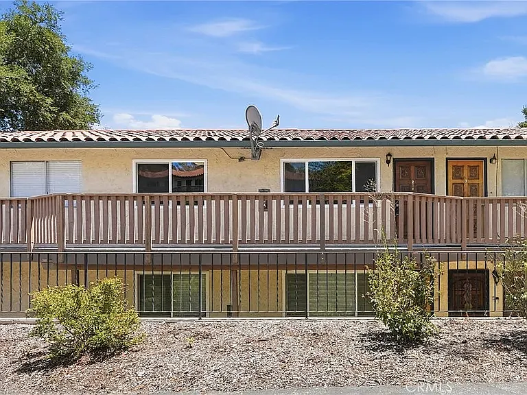 2 bed, 800 sqft, $2,400 — Photo 3