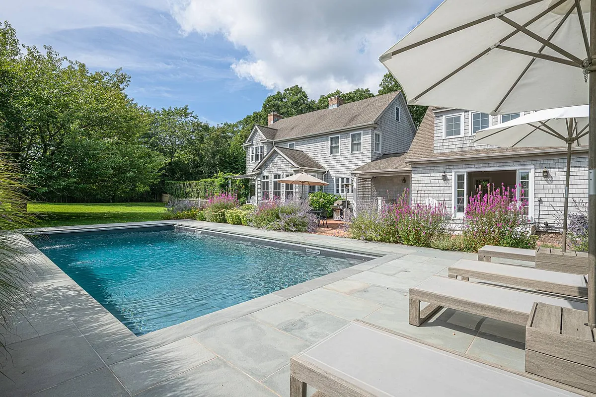 Building Photo - 64 Water Mill Towd Rd