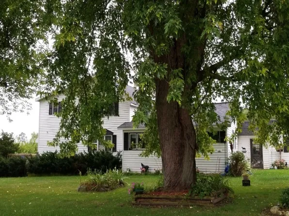 W8433 Dumke Rd, Portage, WI 53901
