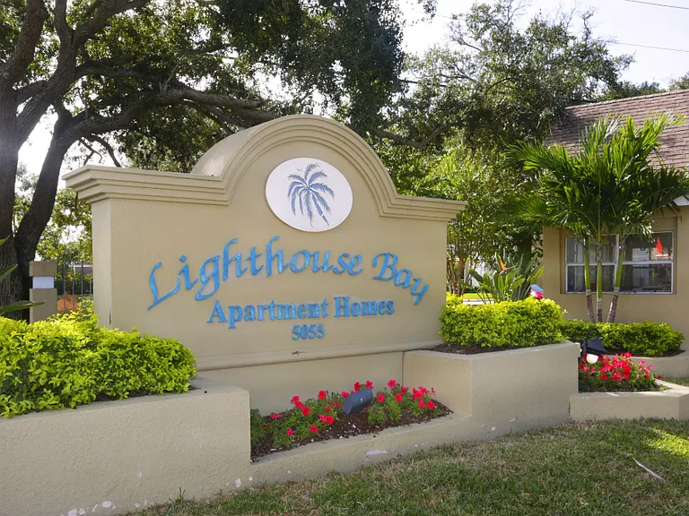 Lighthouse Bay Apartment Homes — Photo 17