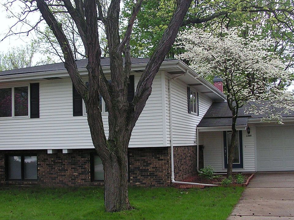 1209 Larchmont
