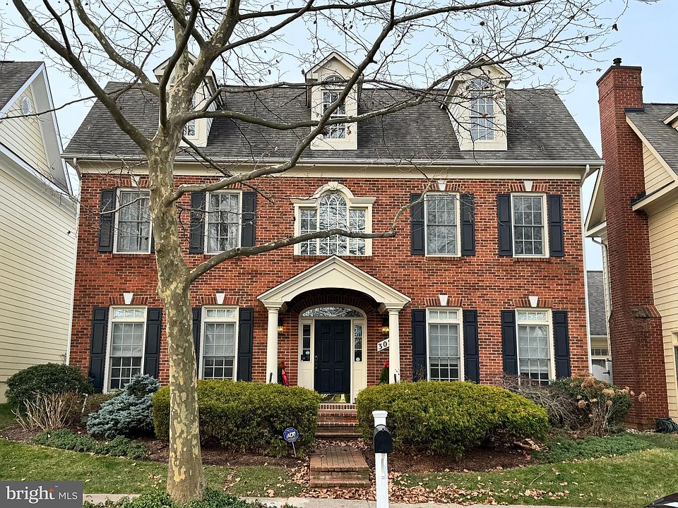 1st image of 305 Oak Knoll Dr