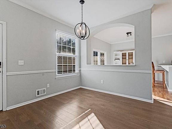 4th image of 31 Witherspoon Ct