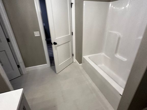4th image of 5 Emerald Dr #3B