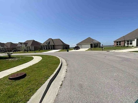 Exterior Neighborhood (street photo)