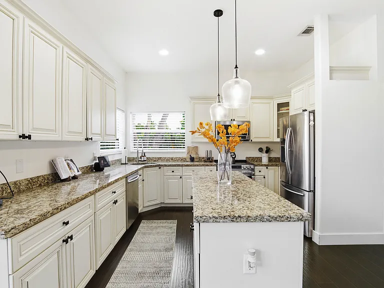 101 Mill Pond Ln — Photo 8