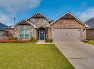 320 Kingdom Blvd, Lindale, TX 75771