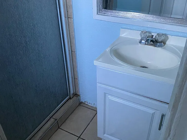 1031 Kenwood Ave — Photo 4