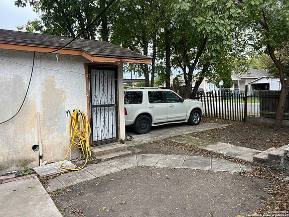 5th image of 2322 EL PASO ST