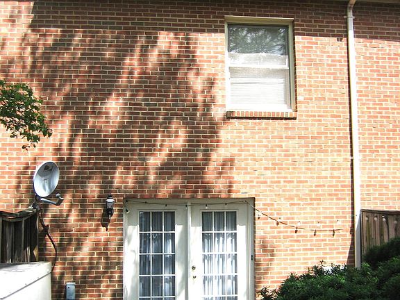 5th image of 1172 N Vermont St