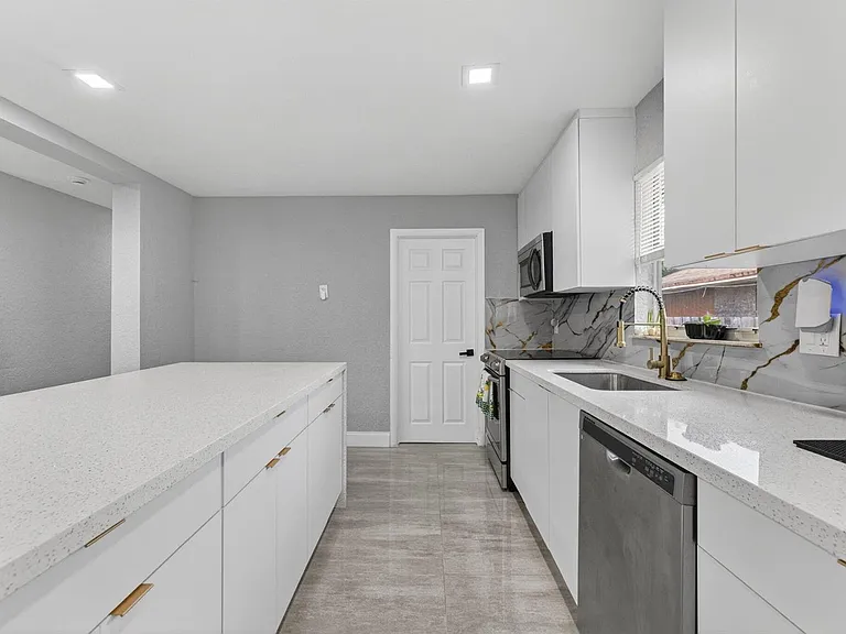 800 NW 6th Ave — Photo 13
