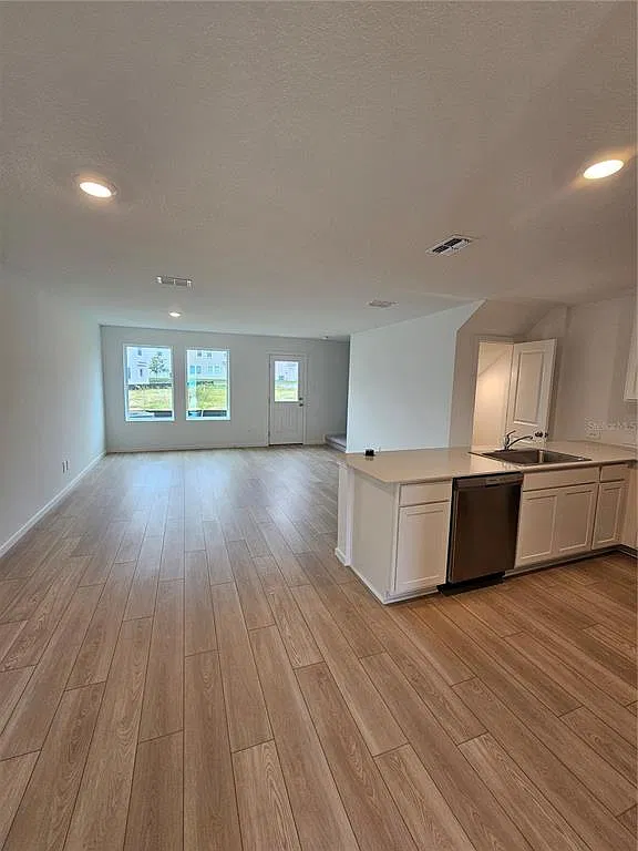 3 bed, 2.5 bath, 1378 sqft, $1,975 — Photo 4