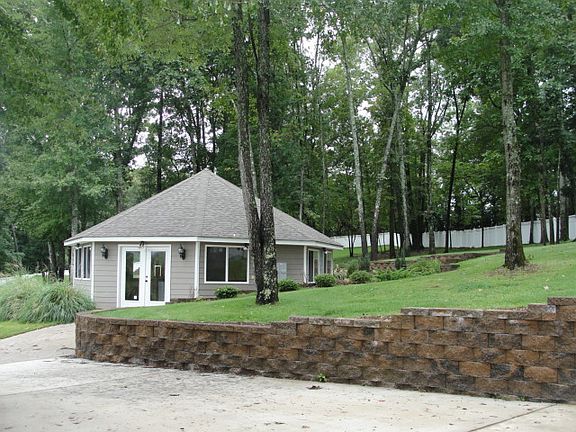 Outdoor kitchen house