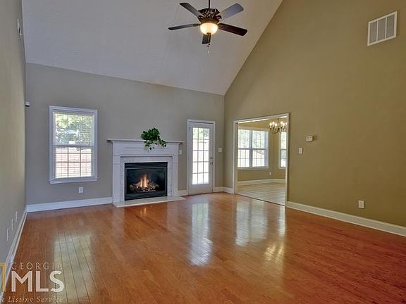4th image of 320 Ivanhoe Dr