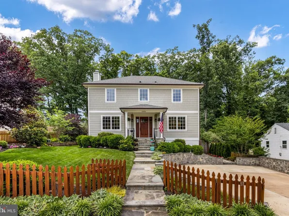 6456 Maplewood Dr, Falls Church, VA 22041