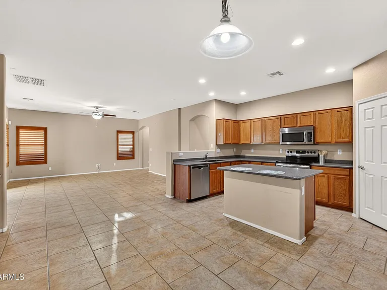 921 W Dana Dr — Photo 6