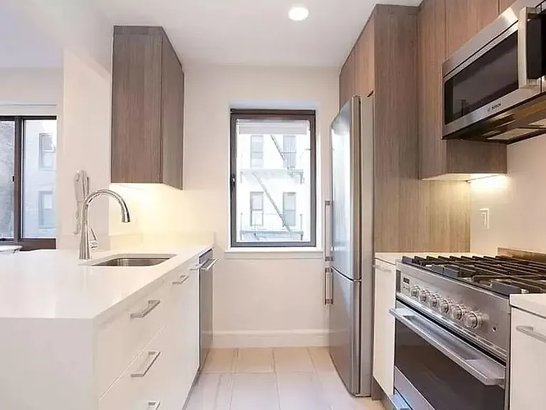 311 W 50th St #5S — Photo 3