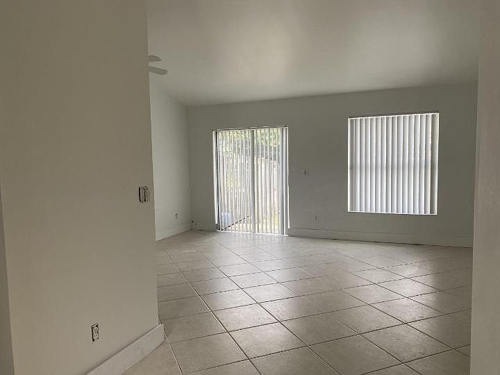 2nd image of 219 SE 8th St #602