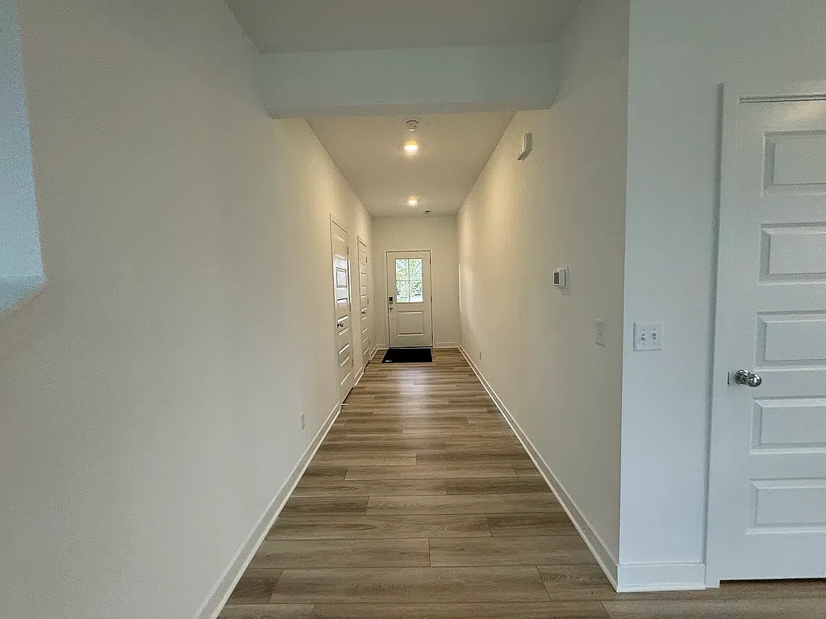 5 bed, 3.5 bath, 2800 sqft, $2,700 — Photo 2