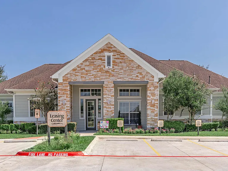 Pointe Royale Apartments — Photo 5