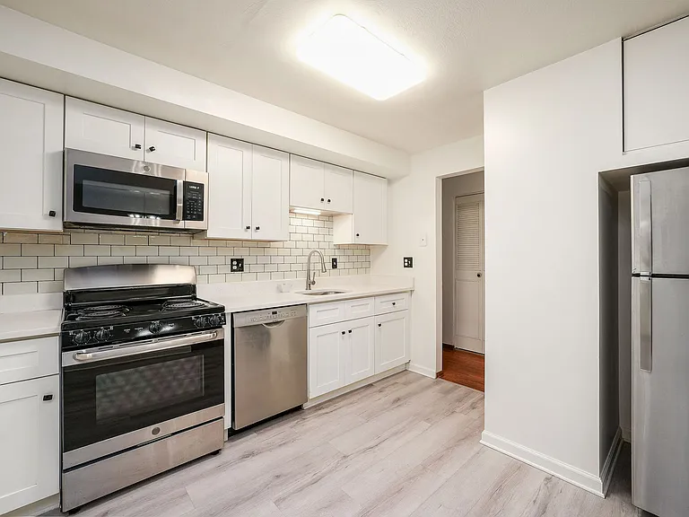 466 Mohican Ave — Photo 12