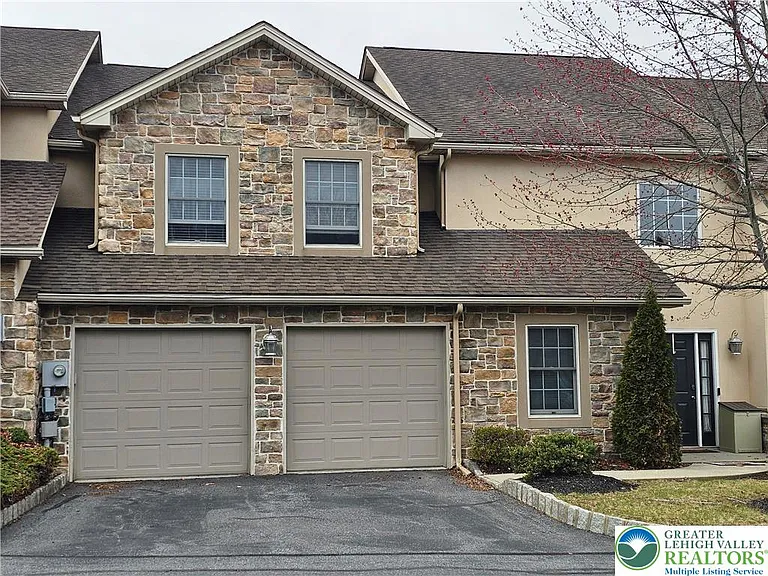 2 Tamarack Ct — Photo 2