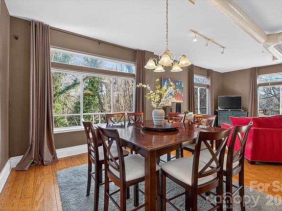 3rd image of 404 N Laurel Ave APT 16