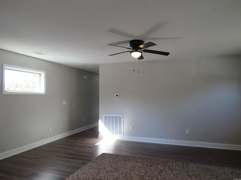 1516 Stamps St — Photo 6
