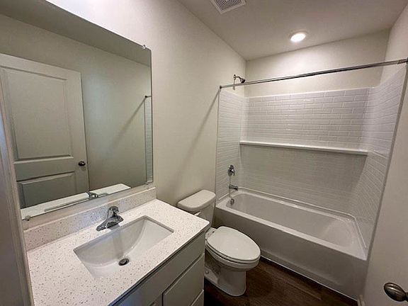 3rd image of 2241 Glacier St