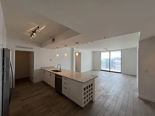 999 SW 1st Ave #2405-1 Photo 1