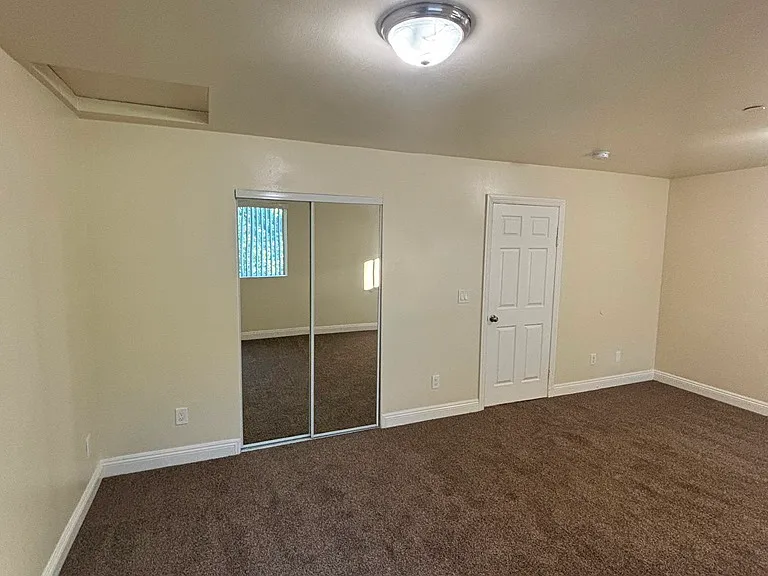 942 E 88th Pl — Photo 38
