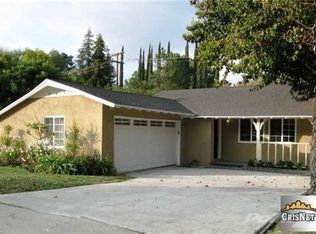 20907 Dumetz Rd, Woodland Hills, CA 91364