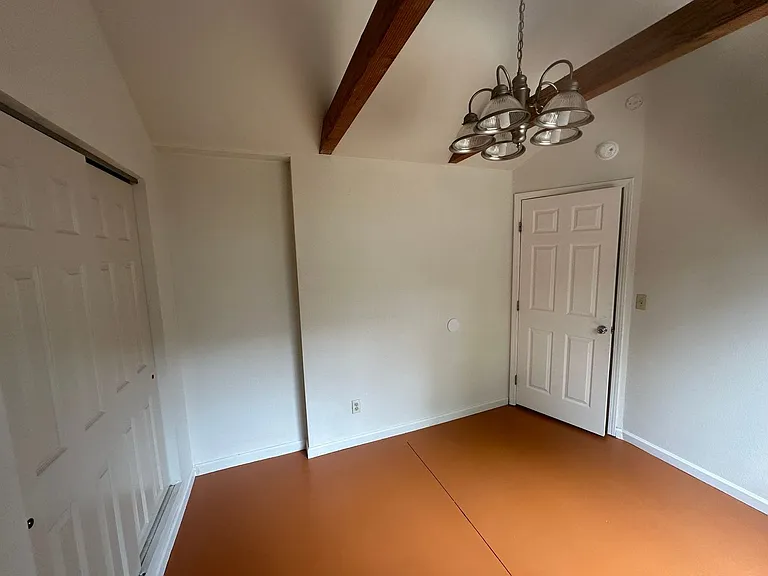 2050 Laburnum Ave — Photo 15