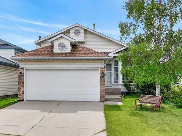 76 SW Hawkmount Close NW, Calgary, AB T3G 3Z5