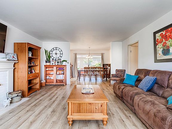 3rd image of 7377 Oak Leaf Drive