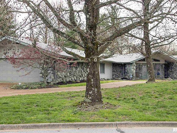 5th image of 5 Pinewood Dr