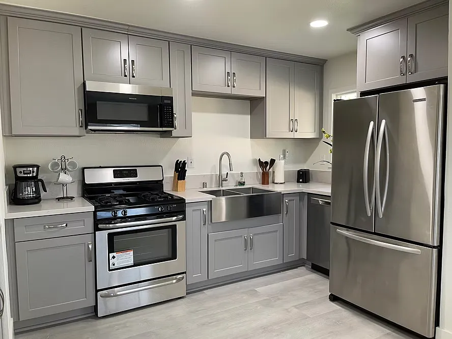 3 bed, 1152 sqft, $3,995 — Photo 4