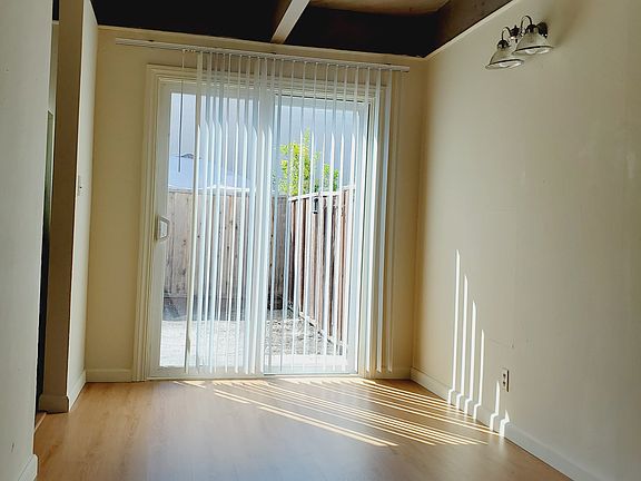2nd image of 184 El Carmelo Ave #184