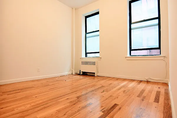 Rented by HOLTON REAL ESTATE INC. | media 31