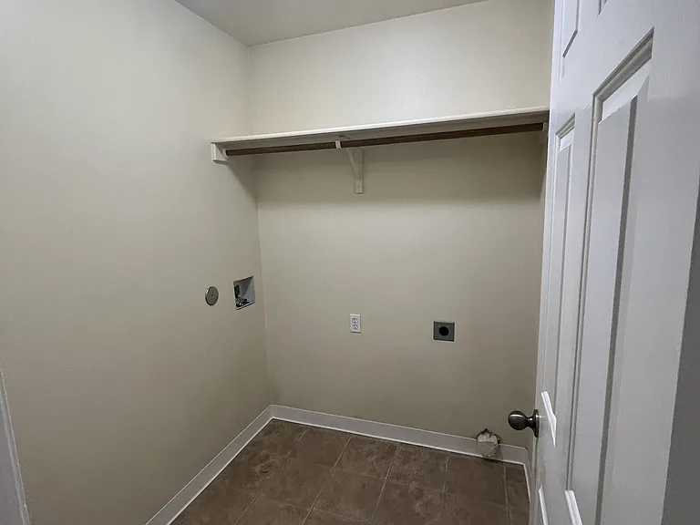 14320 Tara St — Photo 9
